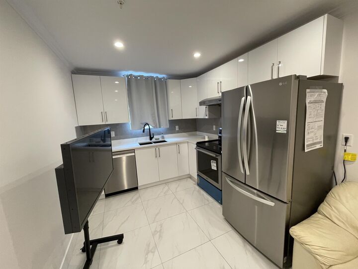 Property Photo:  276 W 48th Avenue Laneway  BC V5Y 2Y8 