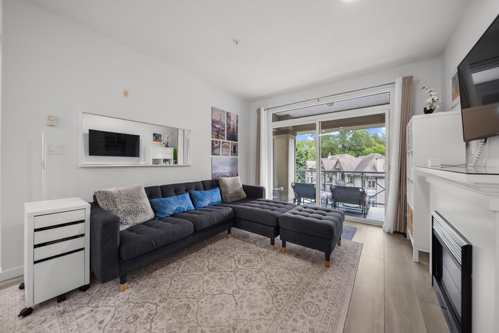 33318 E Bourquin Crescent 418 — photo 1