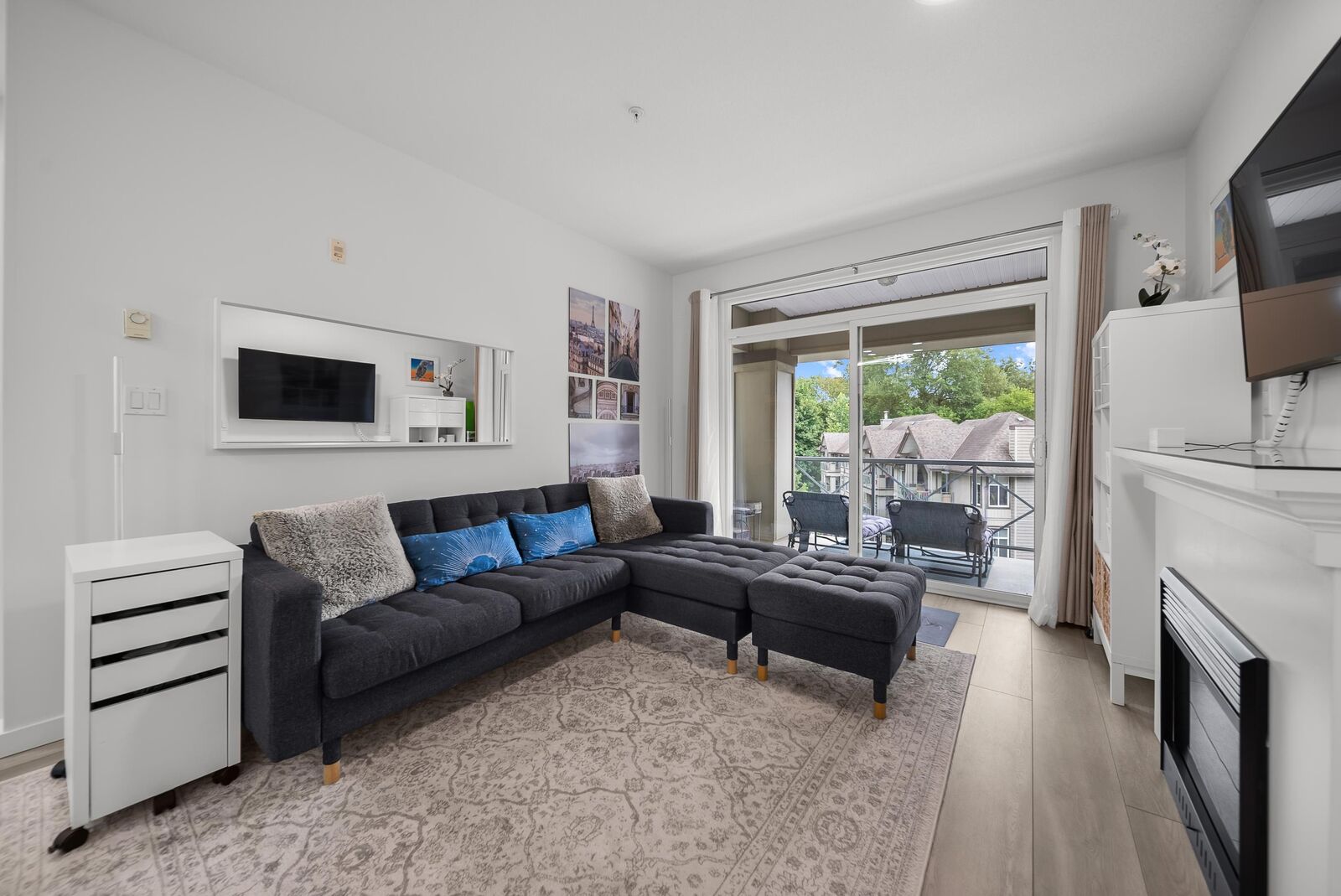 Property Photo:  33318 E Bourquin Crescent 418  BC V2S 0A6 