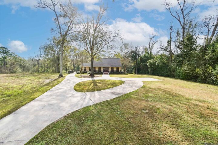 Property Photo: 6414 Highland Rd LA 70808