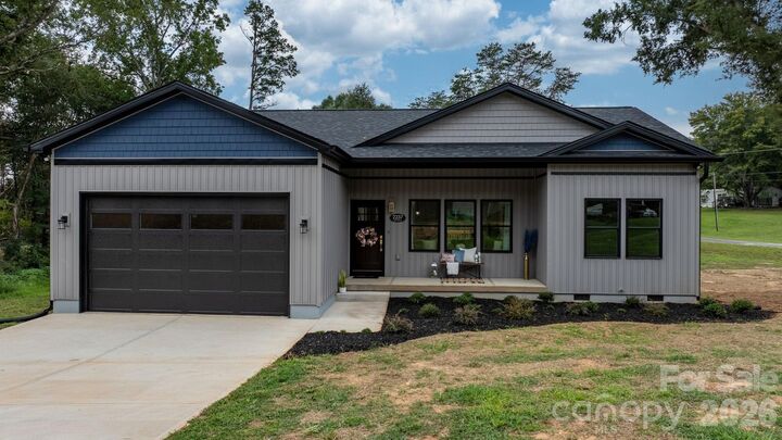 Property Photo:  2237 Ashwood Street  NC 28650 