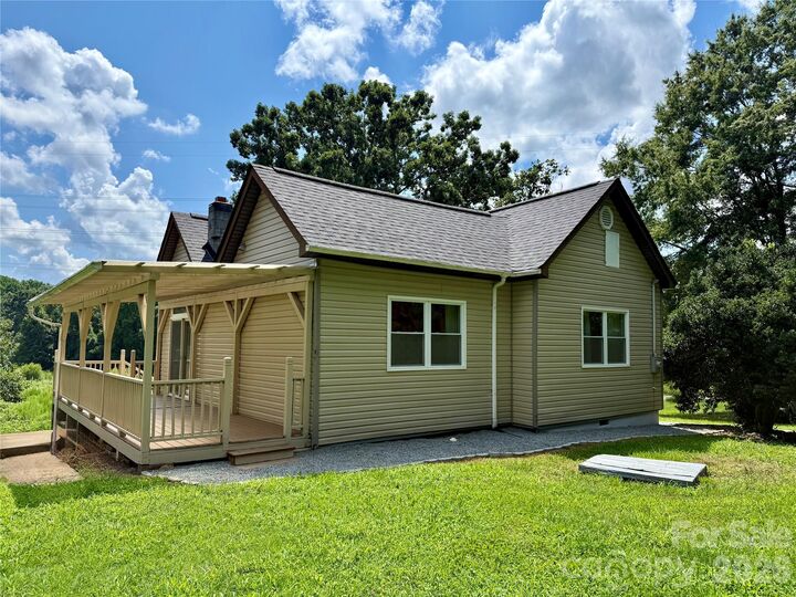 Property Photo:  910 Hopewell Church Road  NC 28609 