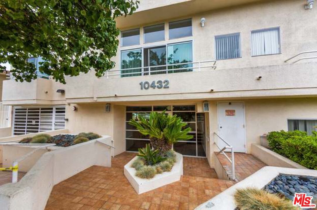 Property Photo: 10432 Eastborne Ave, Unit 304 CA 90024