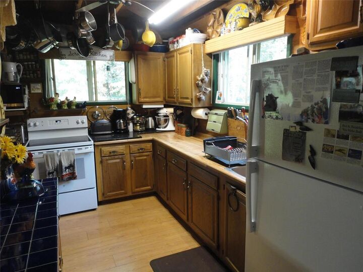 Property Photo:  4 Tamarack Way  MB R0C 2R0 