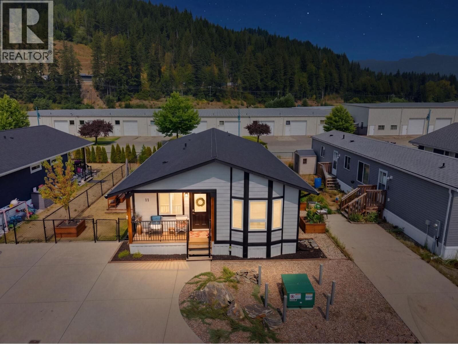 Property Photo: 1705 Hillier Road 11 BC V0E 2V4