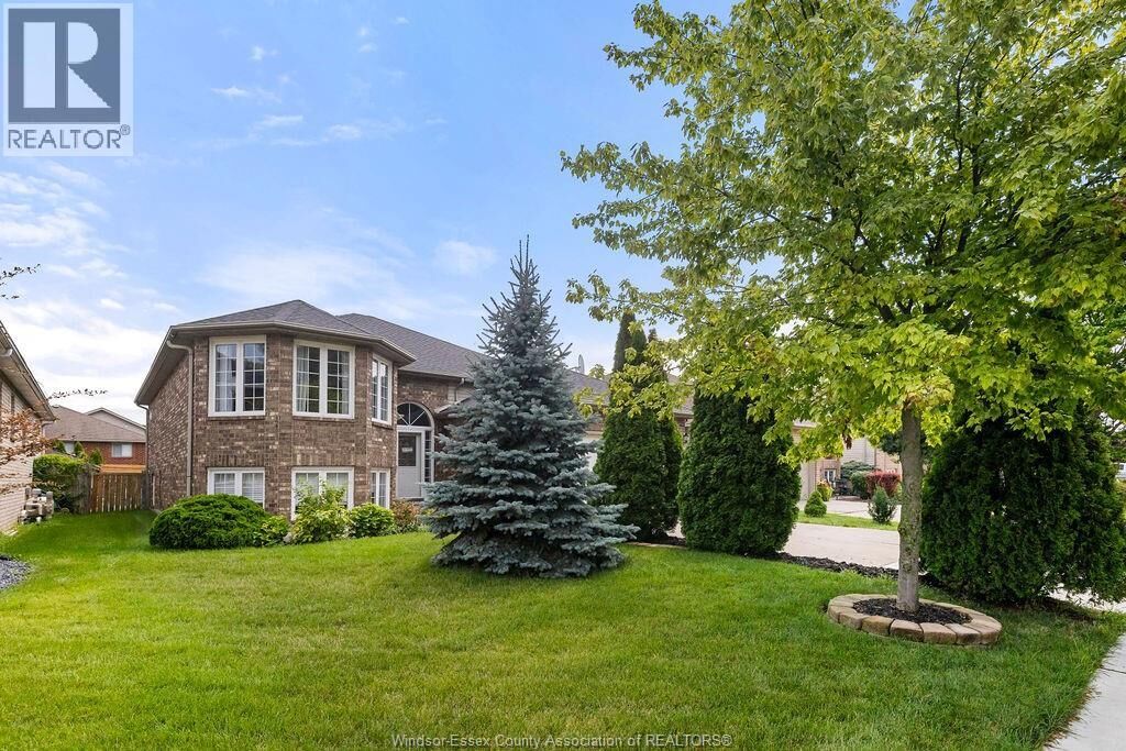 Property Photo:  964 Greenpark  ON N8P 1J1 