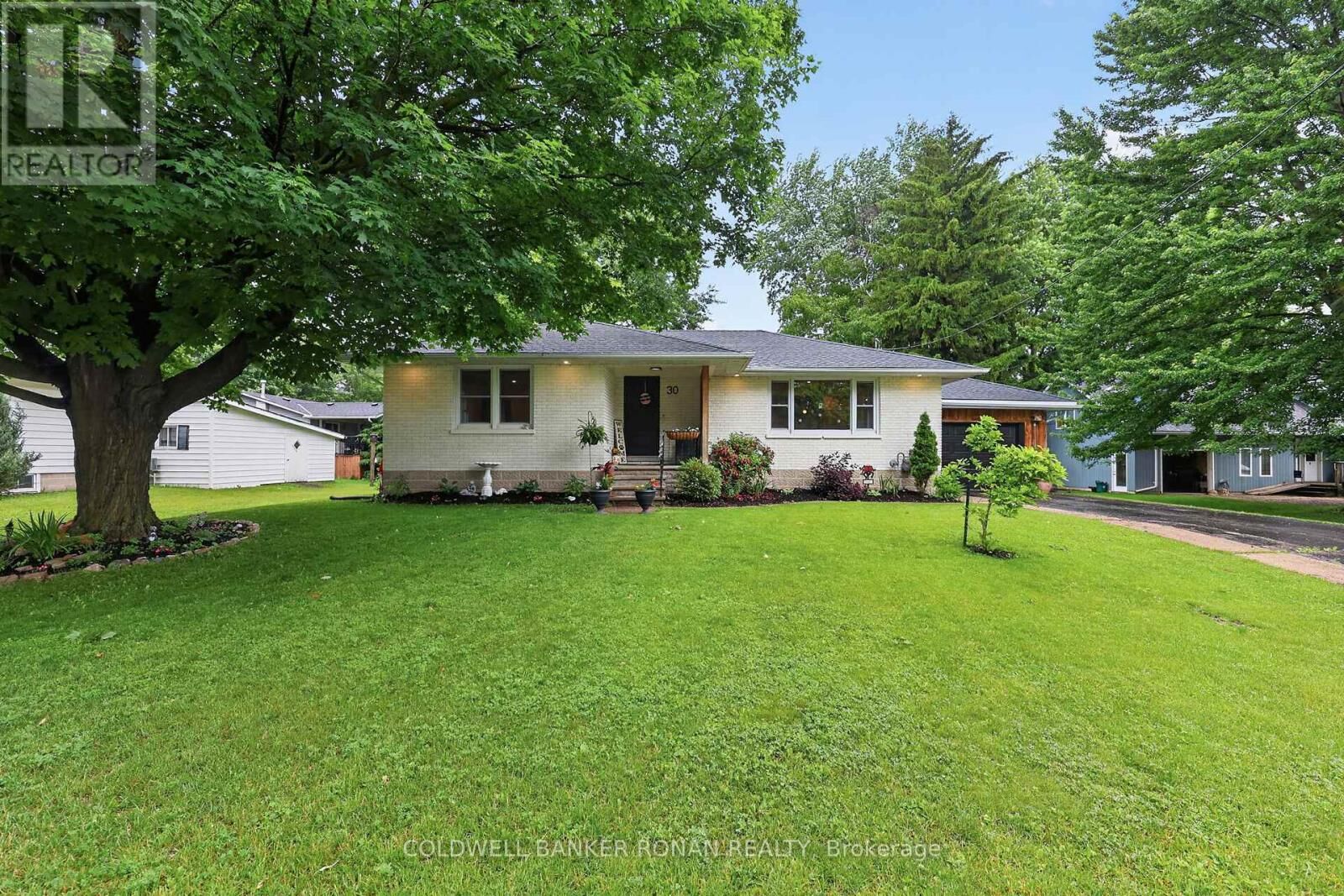 Property Photo:  30 King Street North  ON N0G 1Z0 