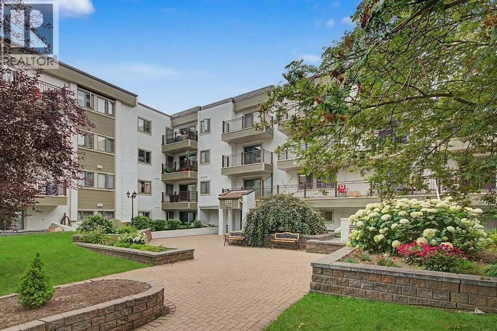 Property Photo:  723 57 Avenue Southwest  AB T2V 4Z3 