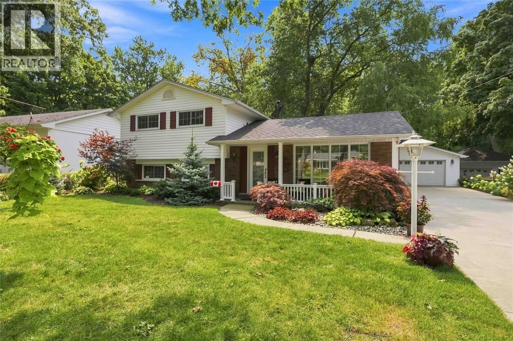 Property Photo:  1931 Clarence Street  ON N7X 1E3 