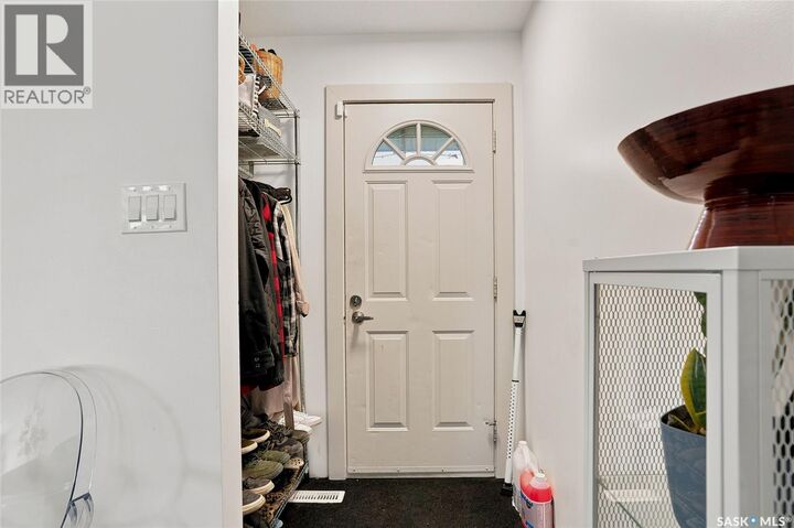 Property Photo: 421 Y Avenue S SK S7M 3J8
