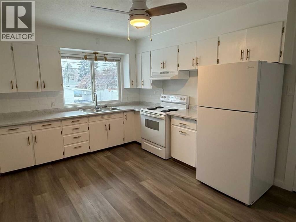 Property Photo:  5416 46 Street  AB T9V 0E4 