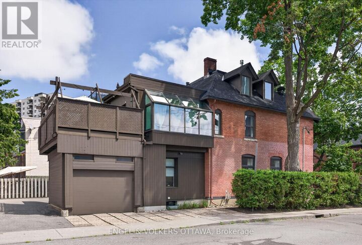 Property Photo:  73 Gilmour Street  ON K2P 0N1 