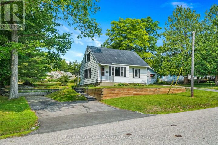 13 Burritt Street — photo 1