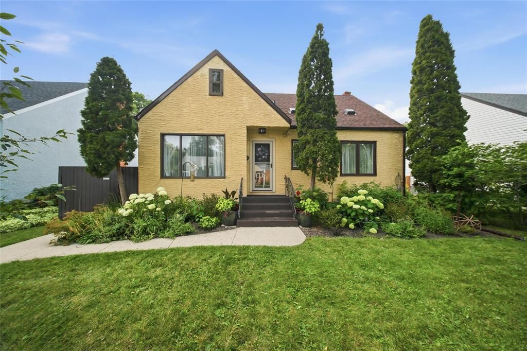 Property Photo: 338 Belvidere Street MB R3J 2H3