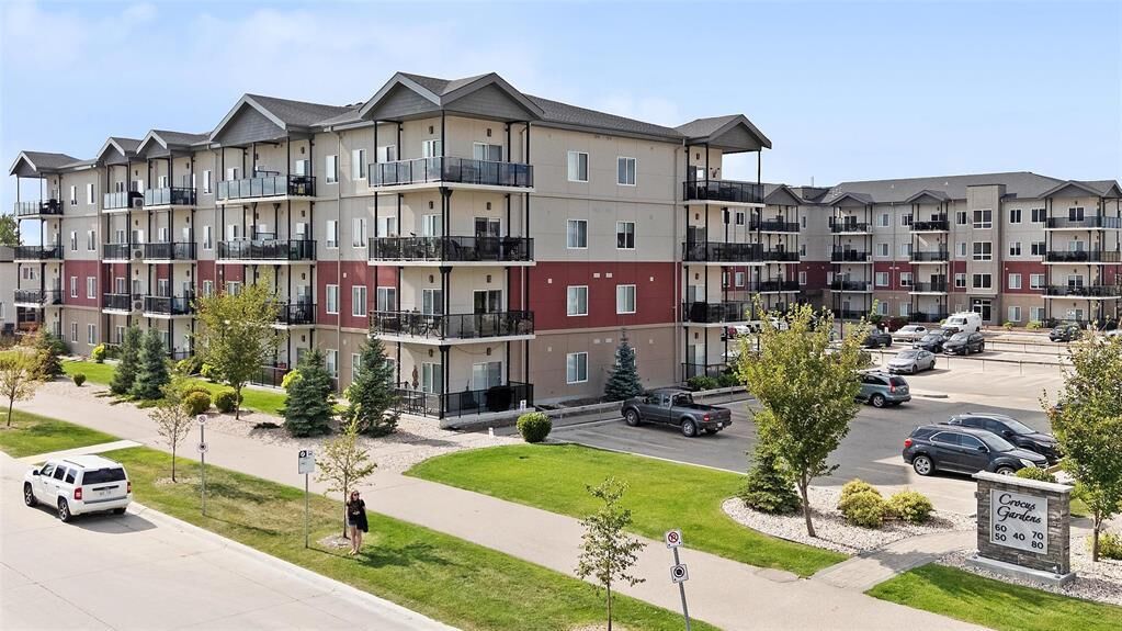 Property Photo: 50 Philip Lee Drive MB R3W 0P7