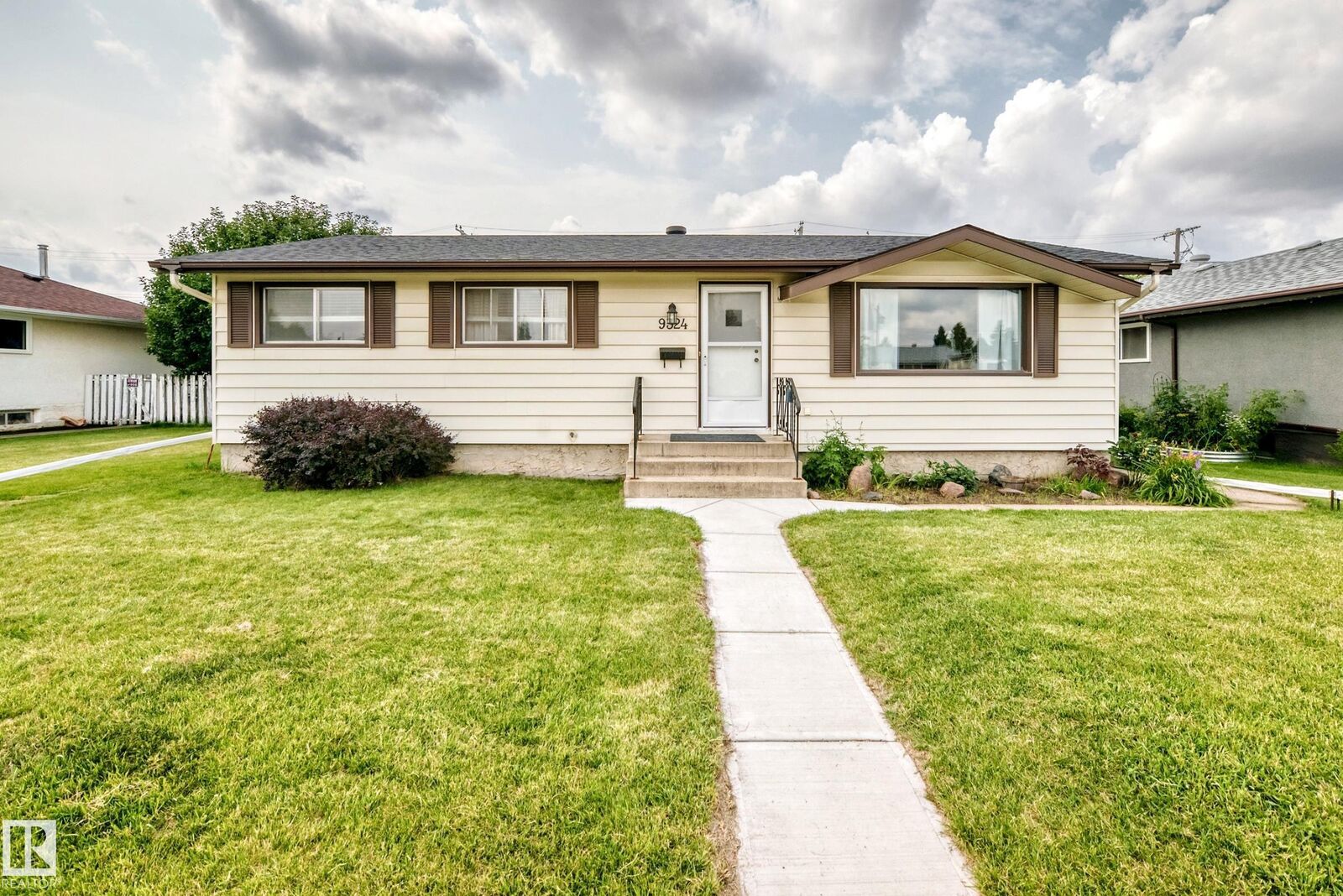 Property Photo:  9324 Ottewell Road NW  AB T6B 2C9 