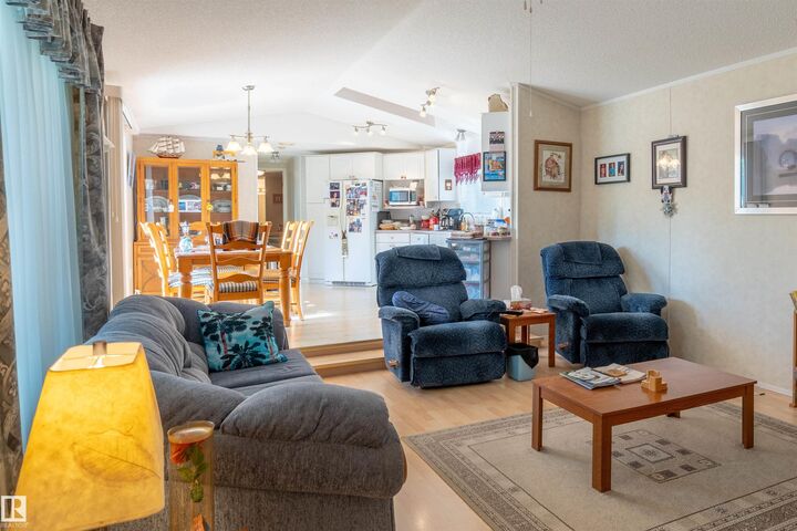 Property Photo: 121 Lindgren Street AB T0B 1M0