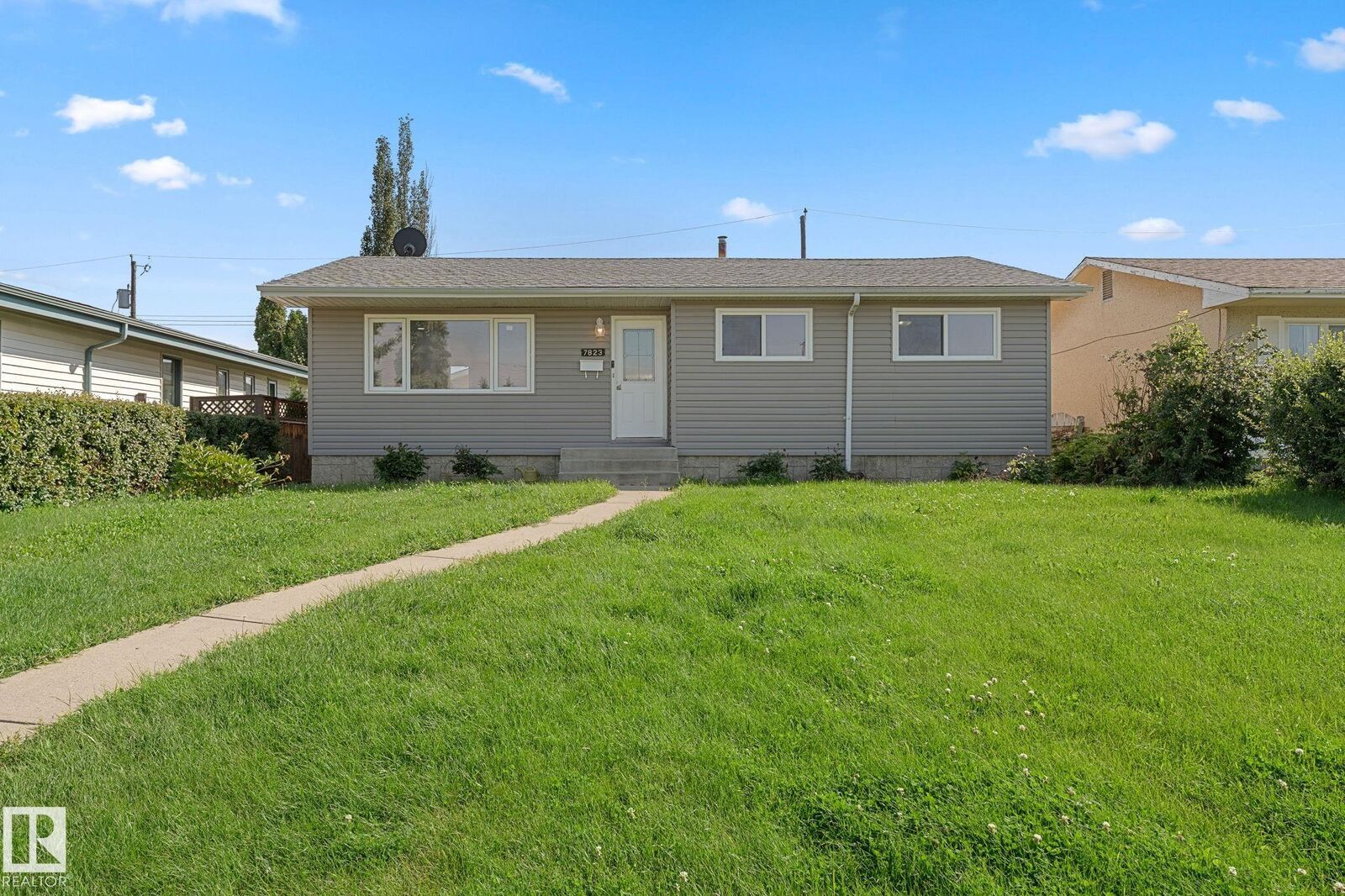 Property Photo: 7823 136 Avenue NW AB T5C 2K8