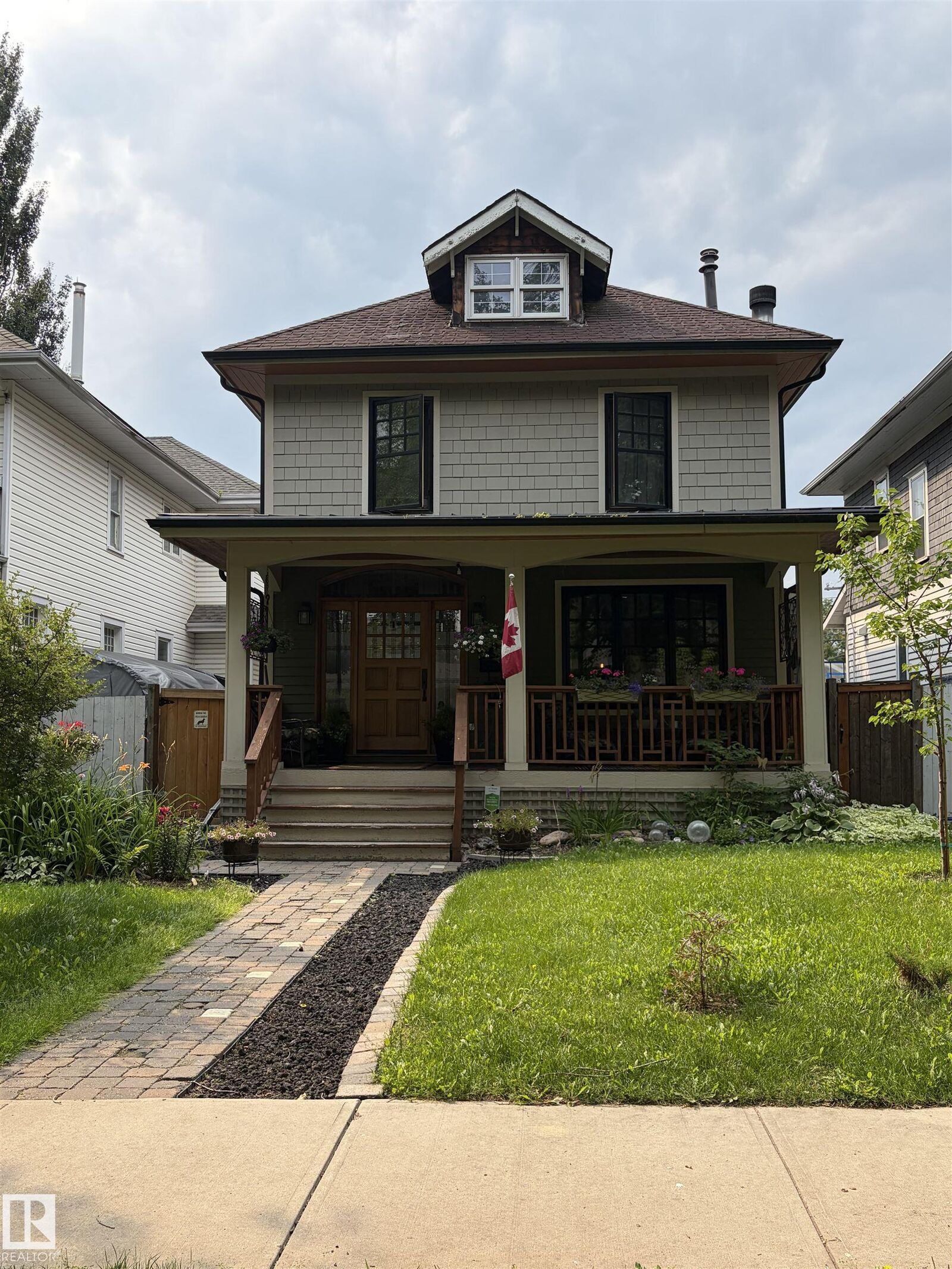 Property Photo:  10994 126 St NW NW  AB T5M 0P5 