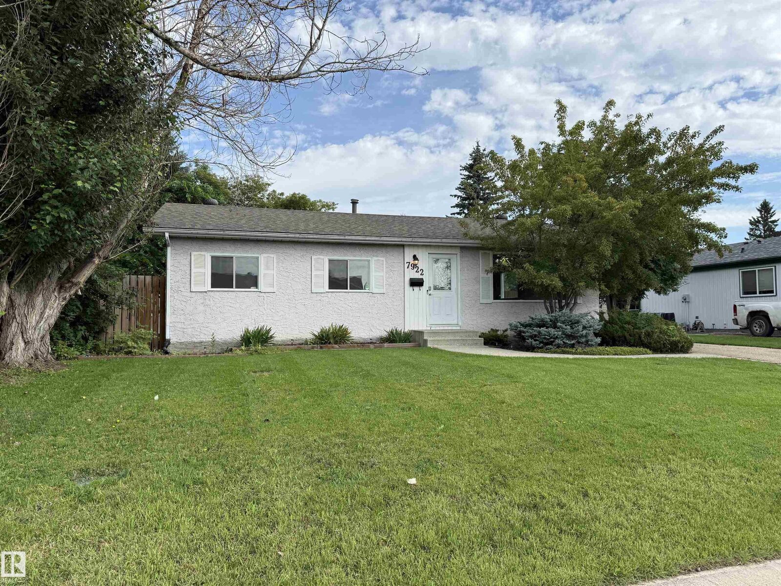 Property Photo:  7922 97 Avenue  AB T8L 3G6 