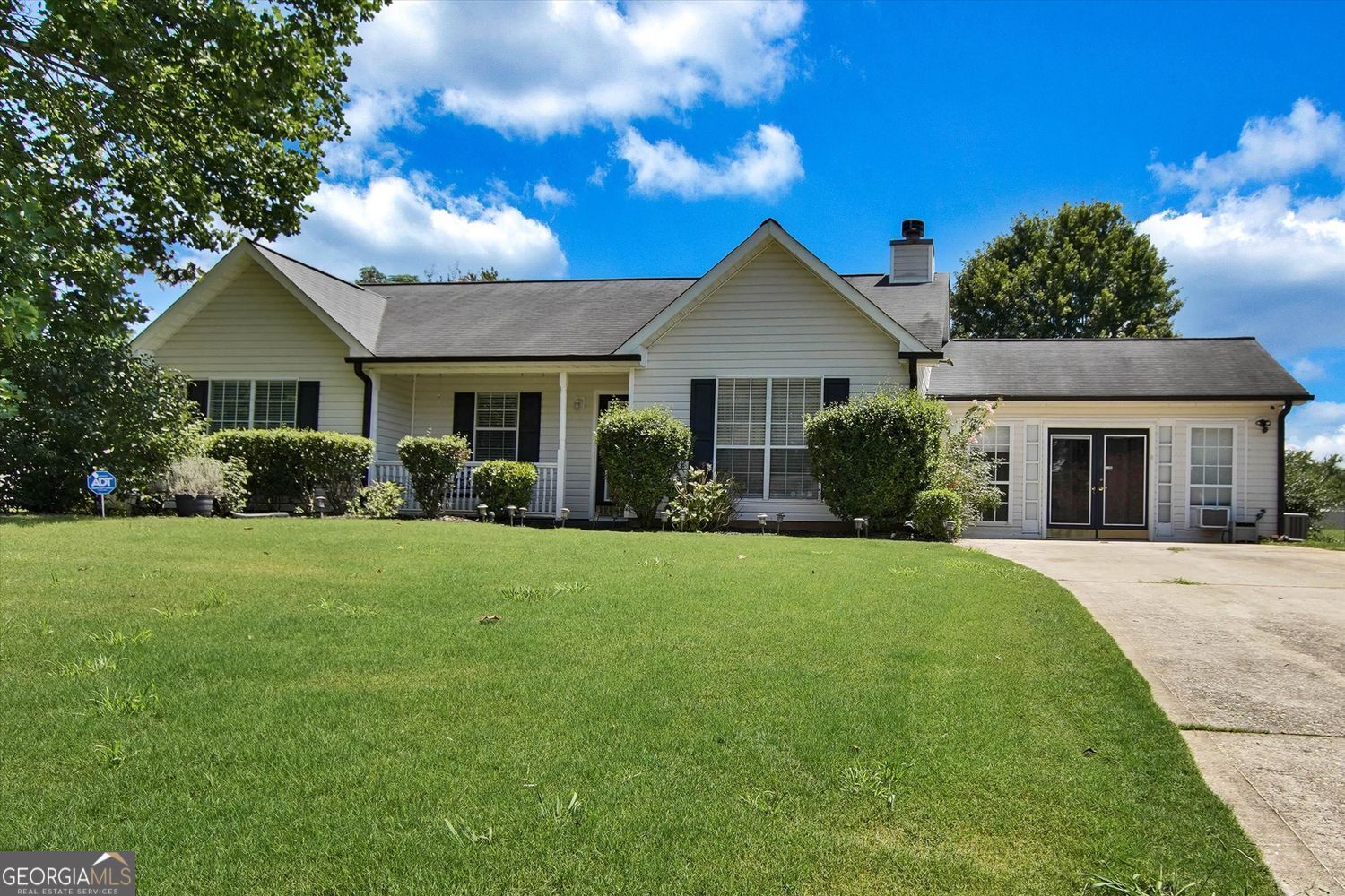 Property Photo:  140 Greenleaf Drive  GA 30228 