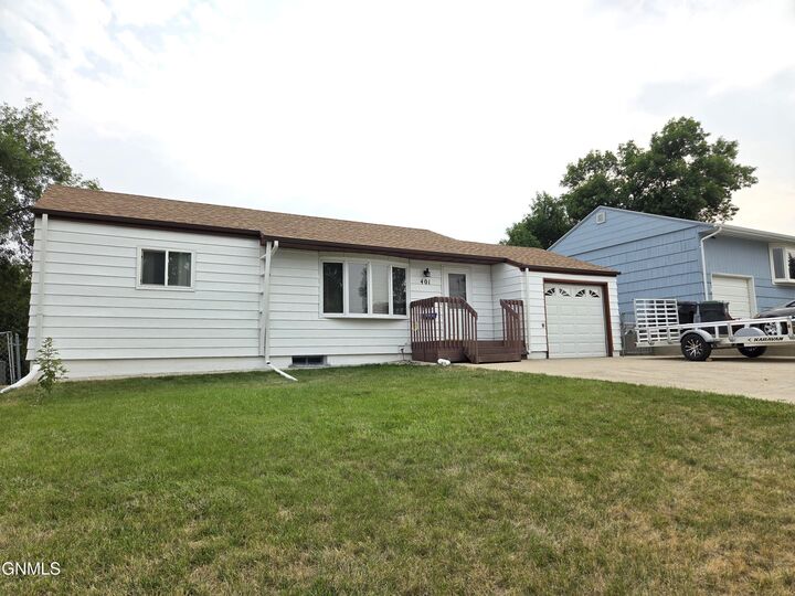 Property Photo:  401 11th Street NW  ND 58554 