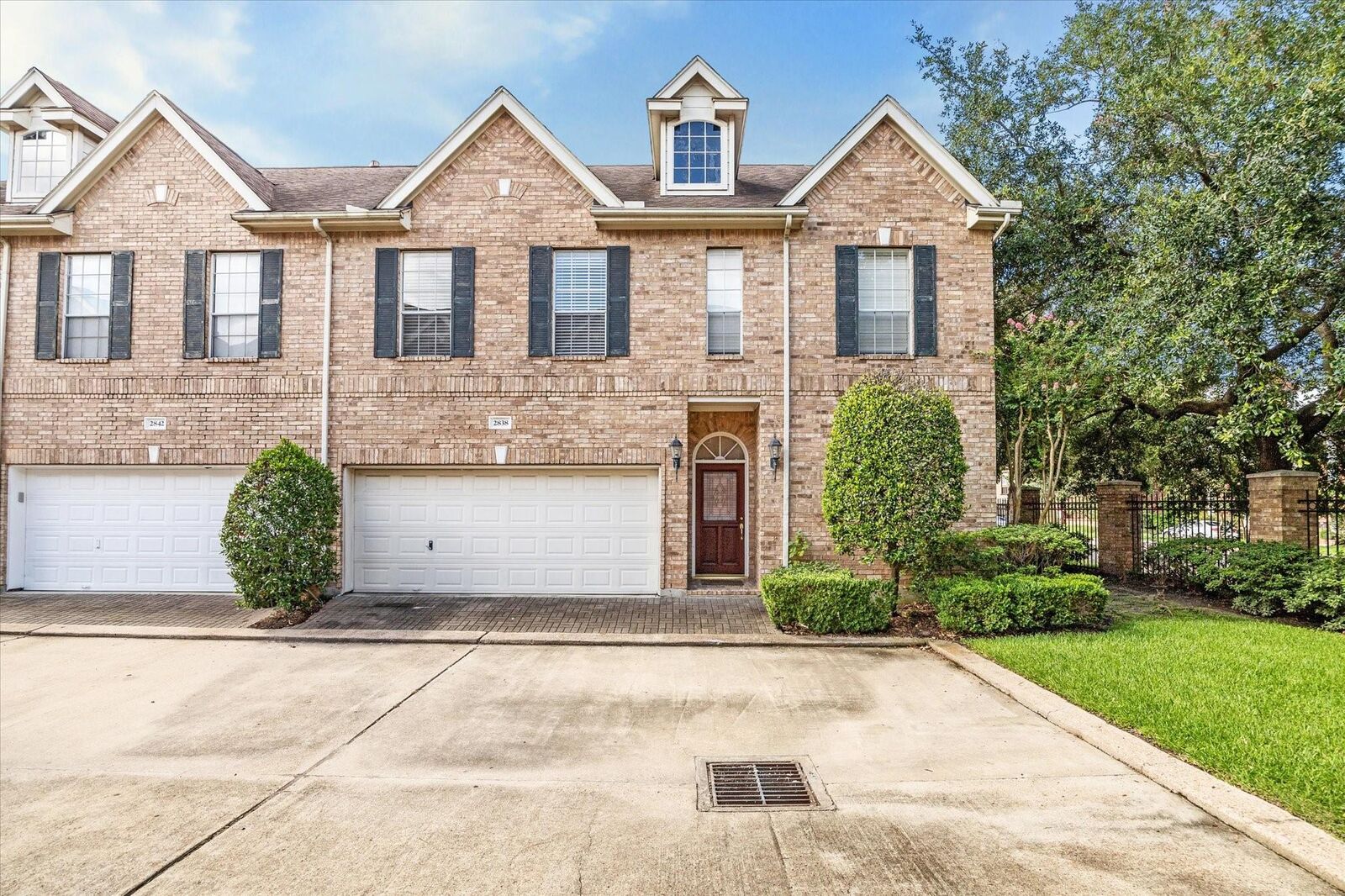 Property Photo:  2838 Briarhurst Park  TX 77057 