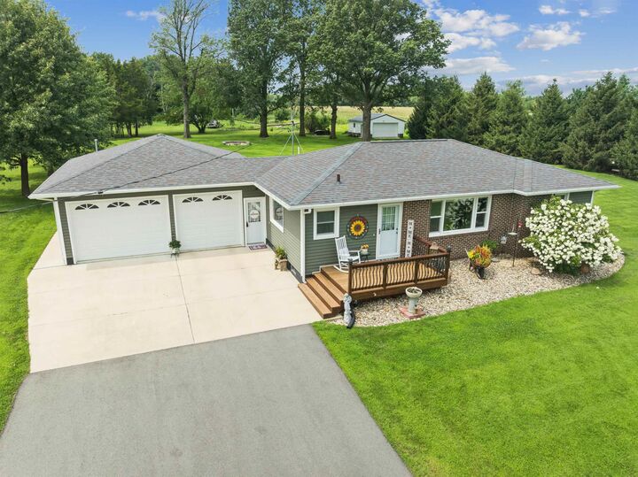 Property Photo:  4043 R Avenue  IA 50662 