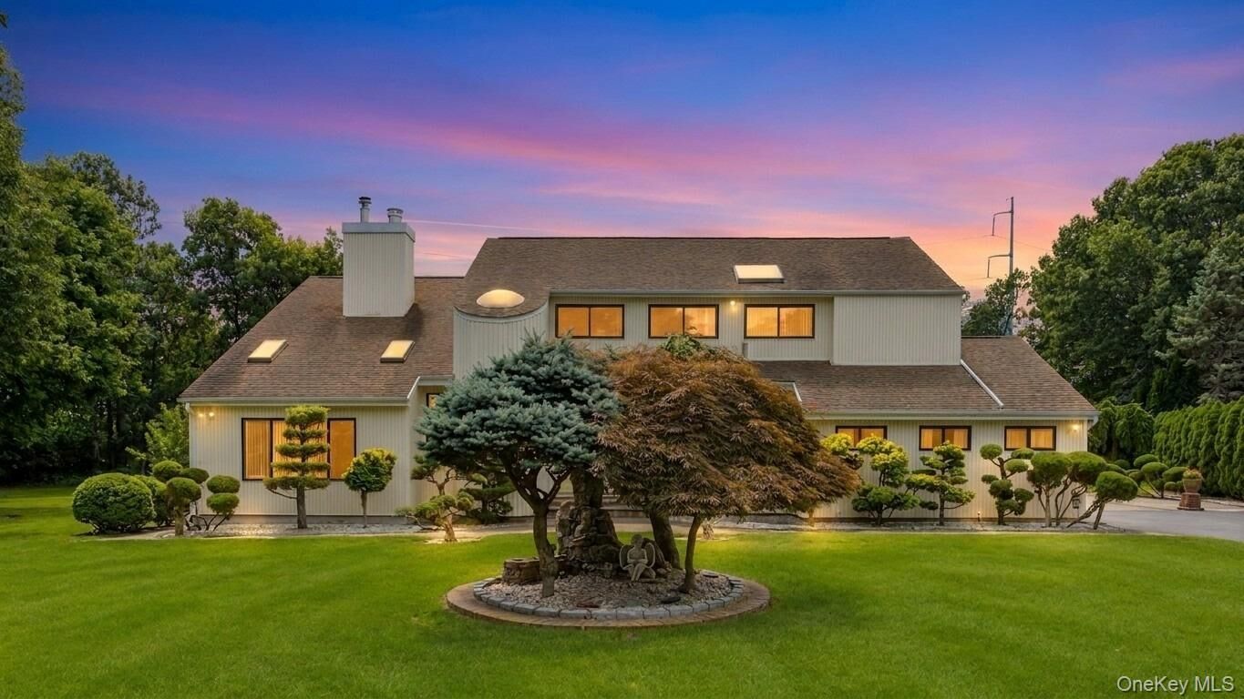 Property Photo:  5 Dohne Court  NY 11740 