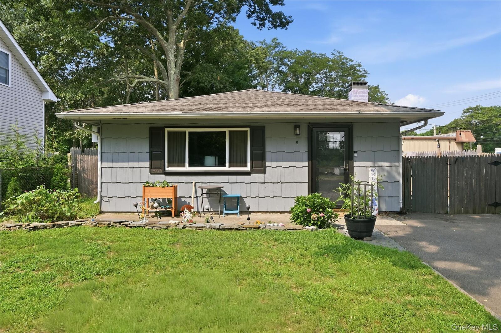 Property Photo:  8 Roberts Street  NY 11950 