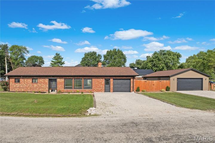 Property Photo:  8435 Prairietown Road  IL 62097 