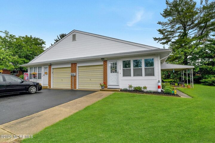 Property Photo:  523 Lilac Lane  NJ 08759 
