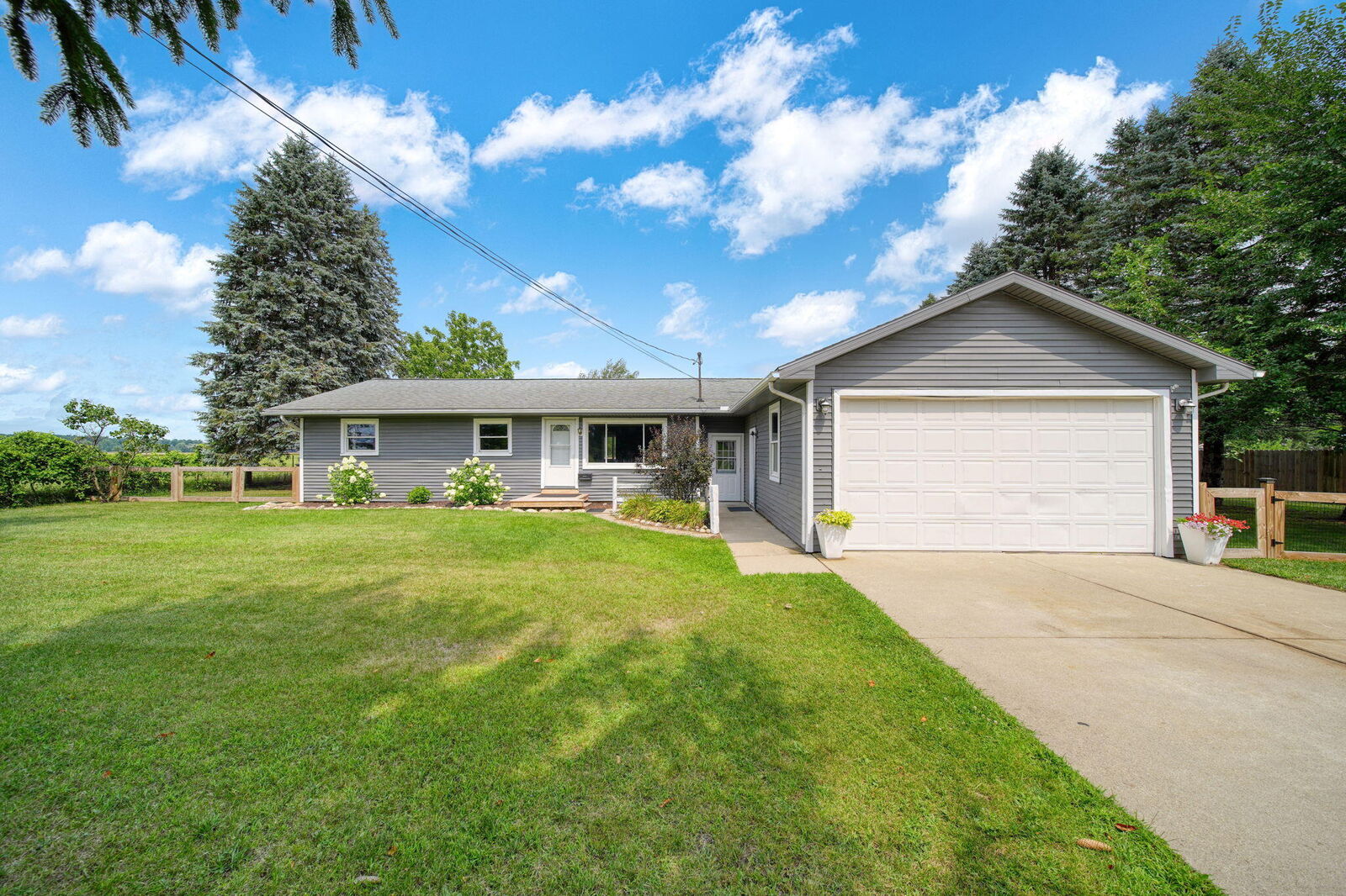 Property Photo:  160 N Street Court  MI 49201 