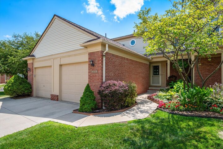 Property Photo:  3076 Village Circle N  MI 48108 