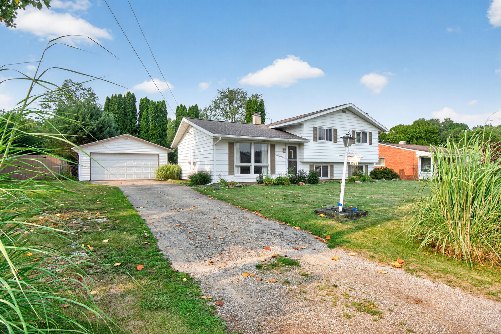 Property Photo: 1286 W Southfield Drive MI 49203