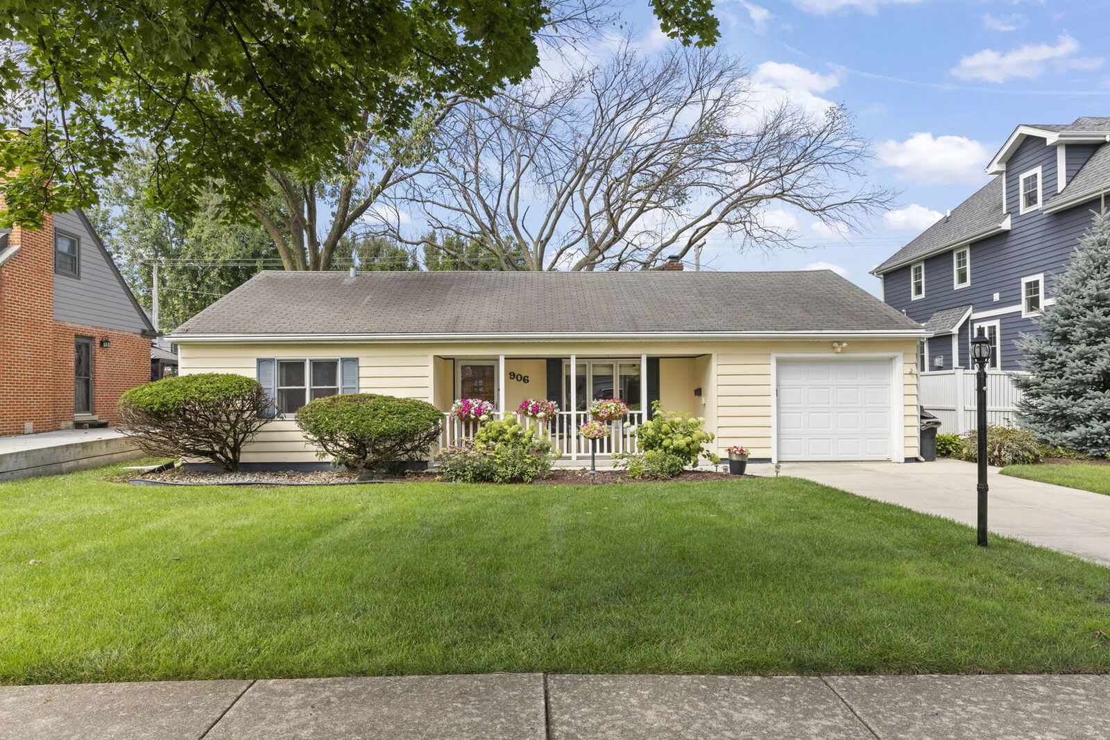 Property Photo: 906 S Ashland Avenue IL 60525