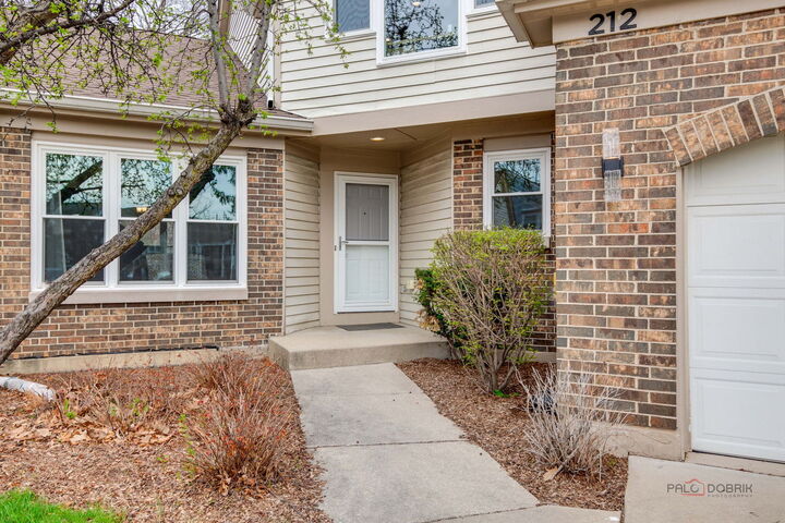 Property Photo: 212 Willow Parkway IL 60089