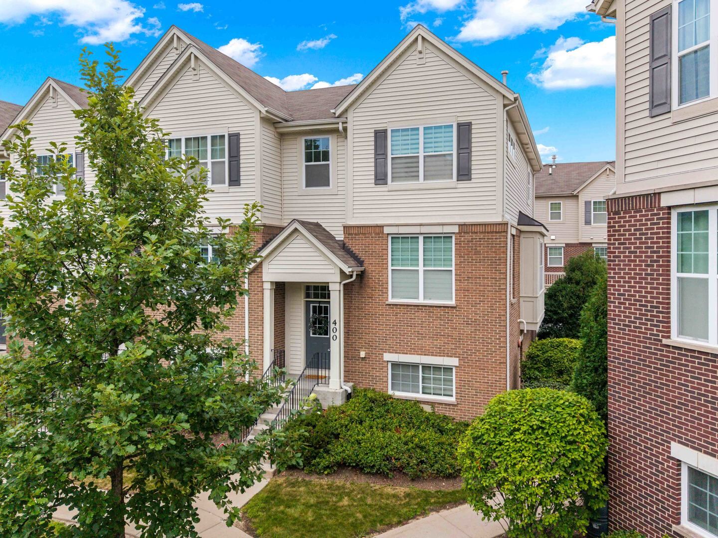 Property Photo: 400 Concord Court IL 60053