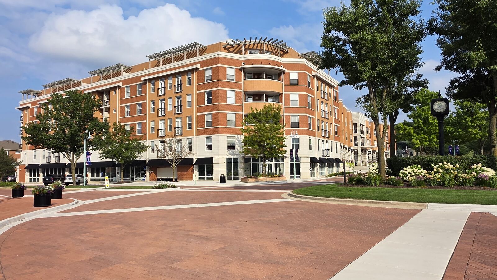 Property Photo:  400 Village Circle 302  IL 60480 