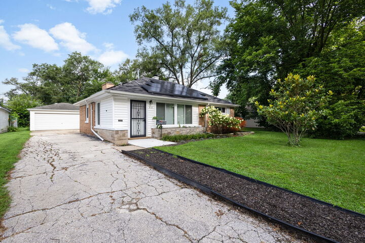 Property Photo:  312 Nassau Street  IL 60466 