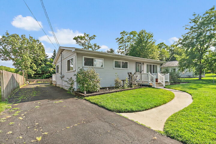 Property Photo:  308 Ramble Road  IL 60156 