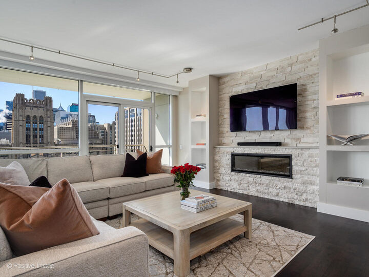 Property Photo:  250 E Pearson Street 1903  IL 60611 