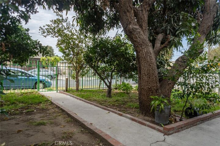 Property Photo:  1223 E 46th  CA 90011 