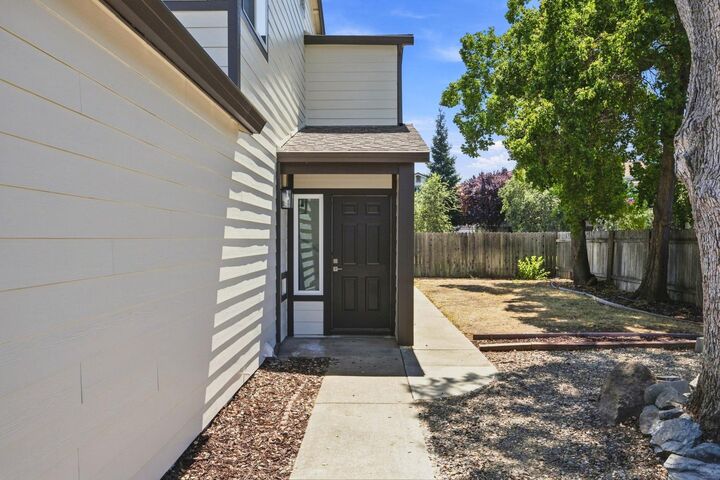 Property Photo:  307 Hemphill Way  CA 95747 