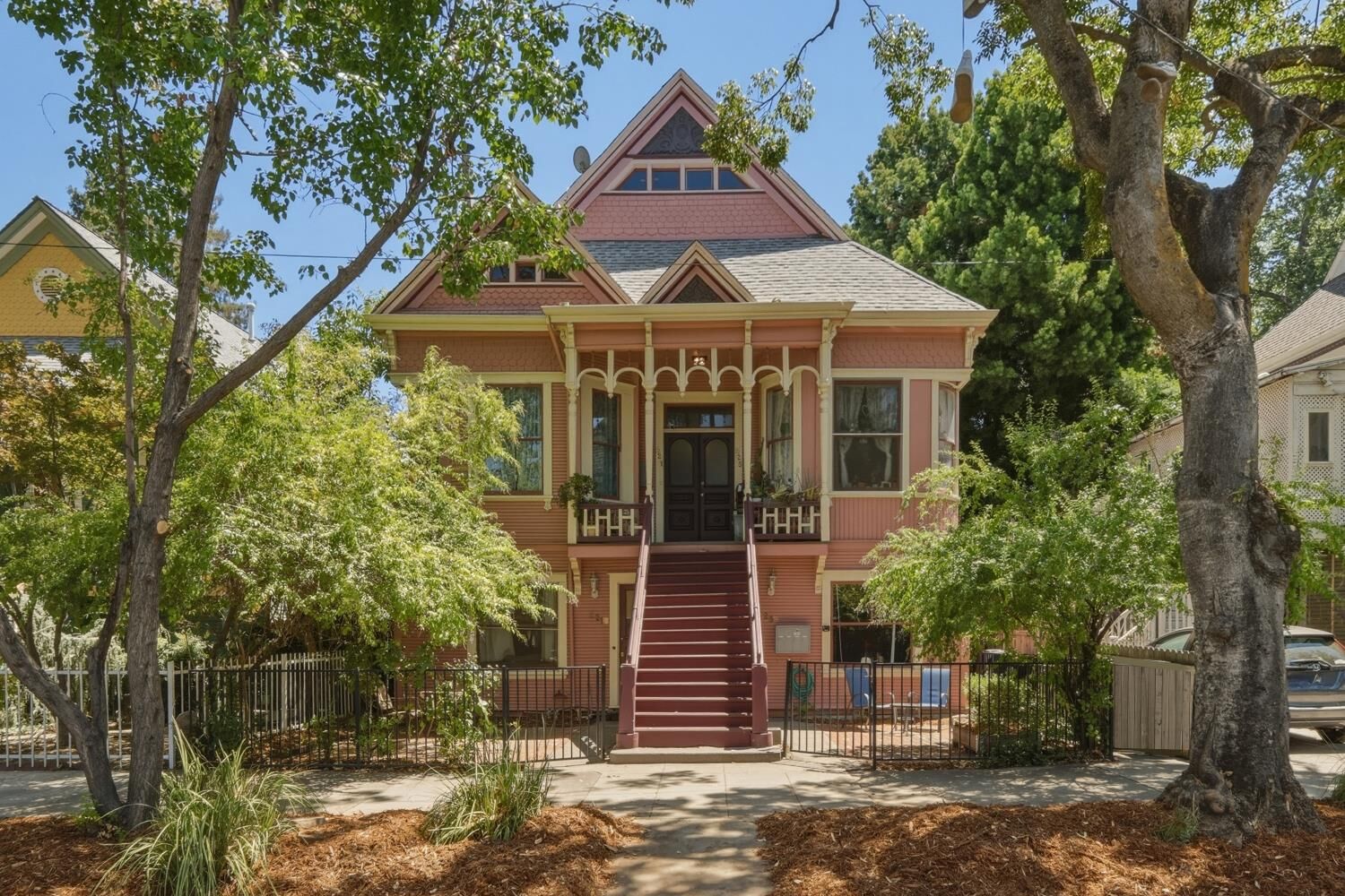 Property Photo:  521 15th Street  CA 95814 