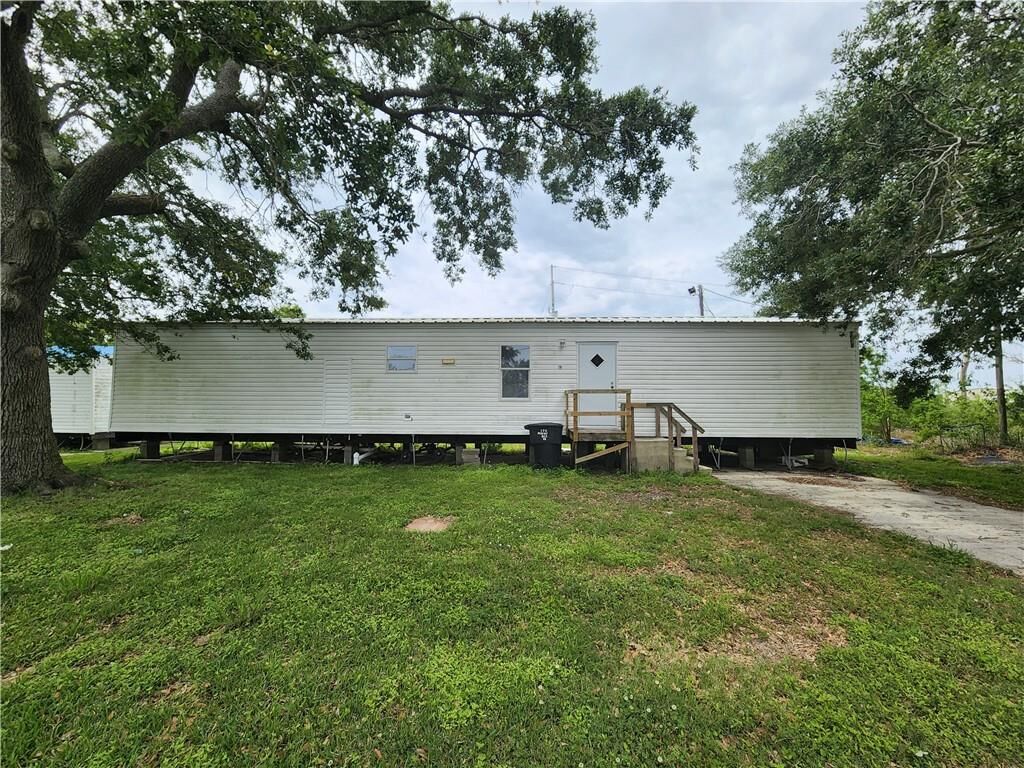 Property Photo:  176 Penny Dee Drive  LA 70083 