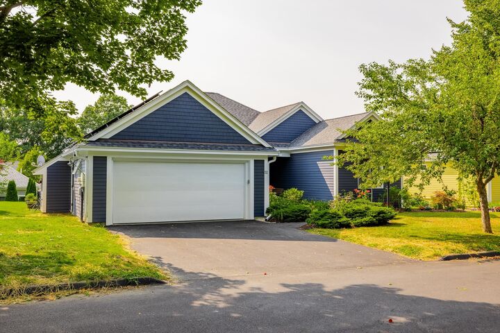 Property Photo:  32 Fountain Way  NH 03784 