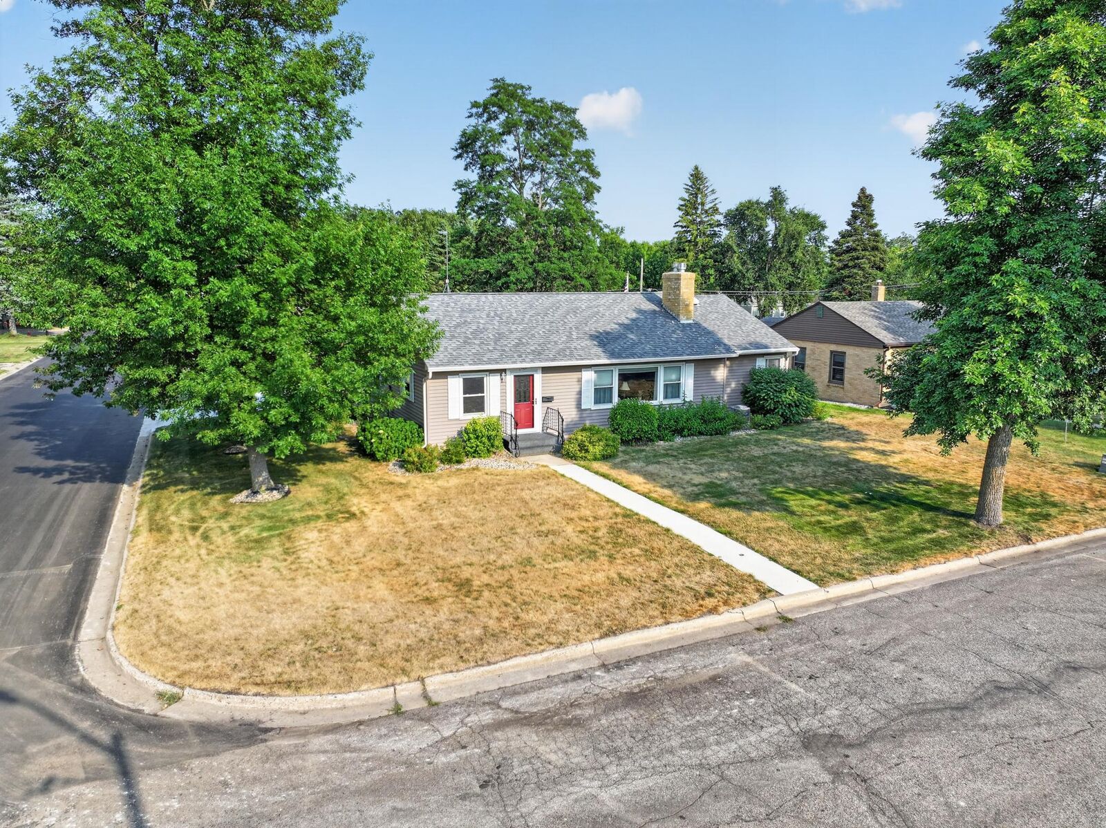 Property Photo: 1401 Bryant Street MN 56308