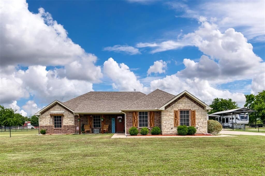 Property Photo:  220 Hidden Meadow Trail  TX 75452 