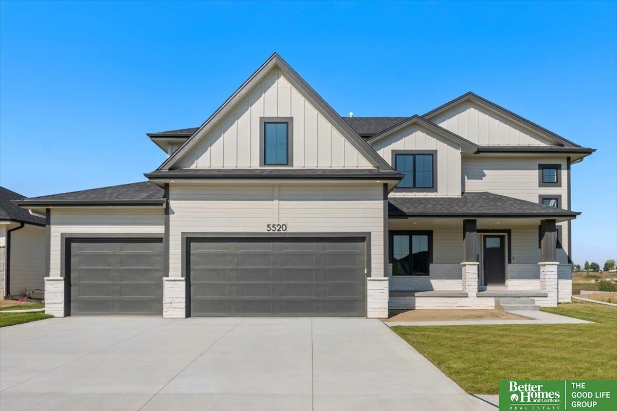 Property Photo: 5625 N 213th Avenue NE 68022